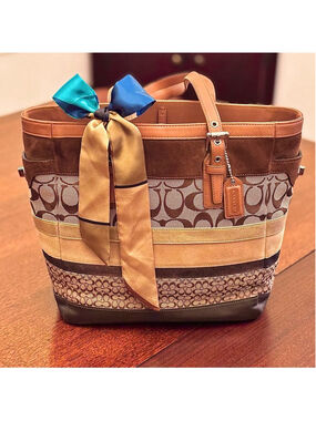 COACH HAMPTONS SIGNATURE PATCHWORK TOTE BAG NWOT BROWN BEIGE AND GOLD